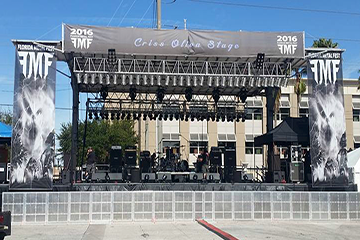 40'x28' standard stage with banners